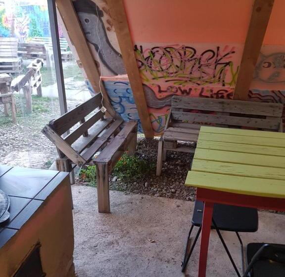 تختخواب و صبحانه Memo's Boutique Guesthouse