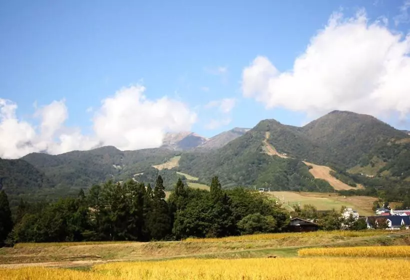 Hotelli Hakuba Tsugaike Sunrise Tanne