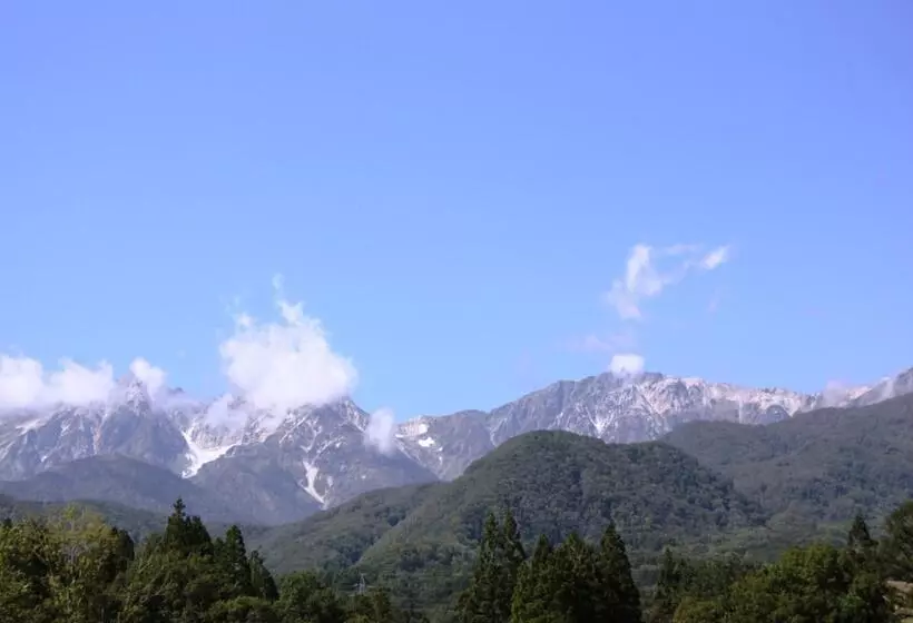 Hotelli Hakuba Tsugaike Sunrise Tanne