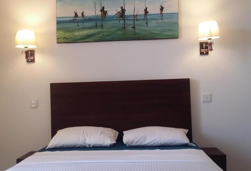 Отель Airport Beach Villa