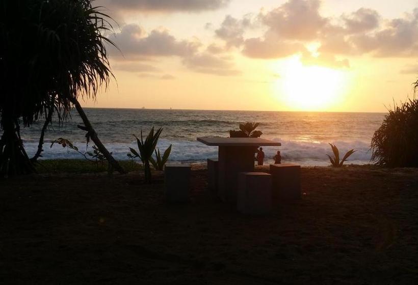 Отель Airport Beach Villa