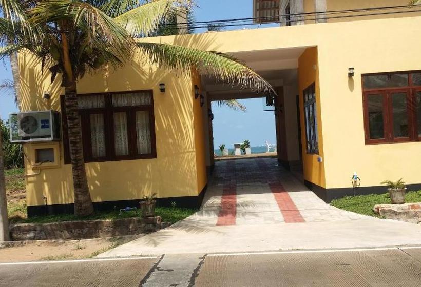 Отель Airport Beach Villa