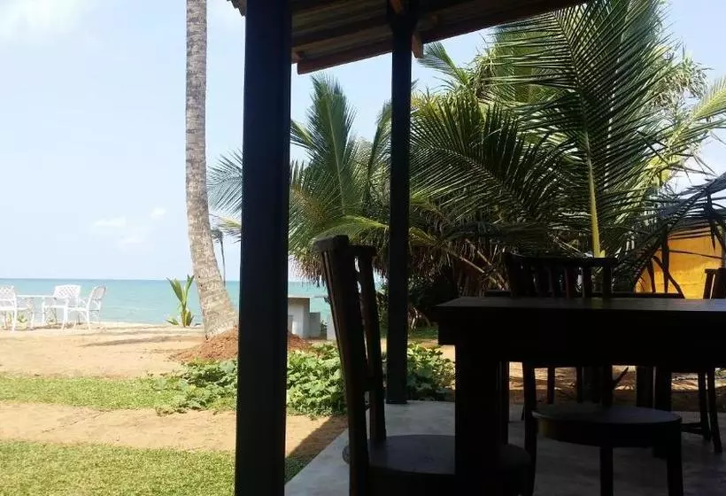 هتل Airport Beach Villa