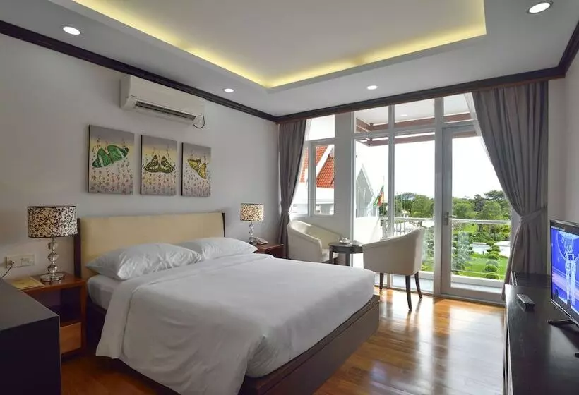 هتل The Regency