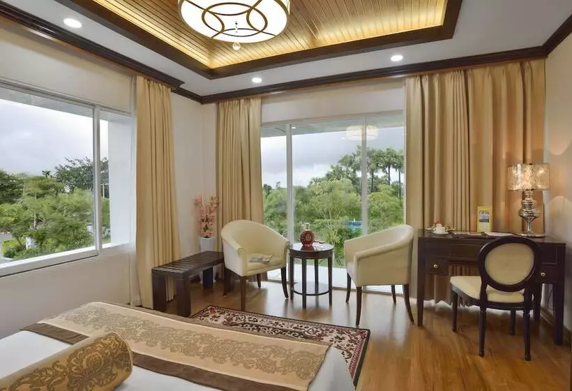 هتل The Regency