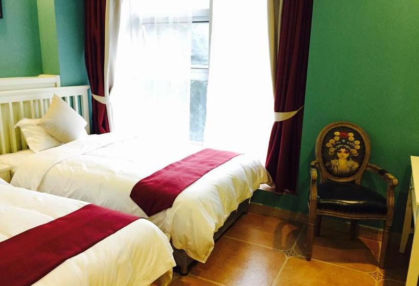 Leshan Haiyun International Youth Hostel