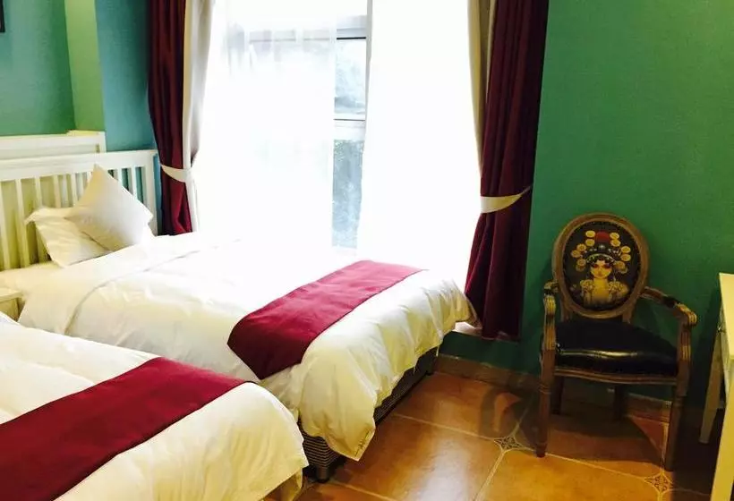 Leshan Haiyun International Youth Hostel