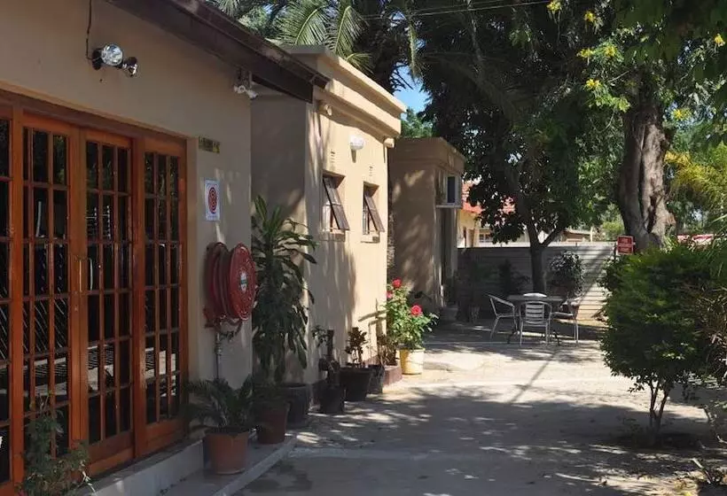 تختخواب و صبحانه Crown Guest Lodge