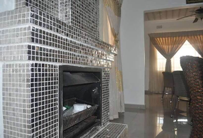 تختخواب و صبحانه Crown Guest Lodge