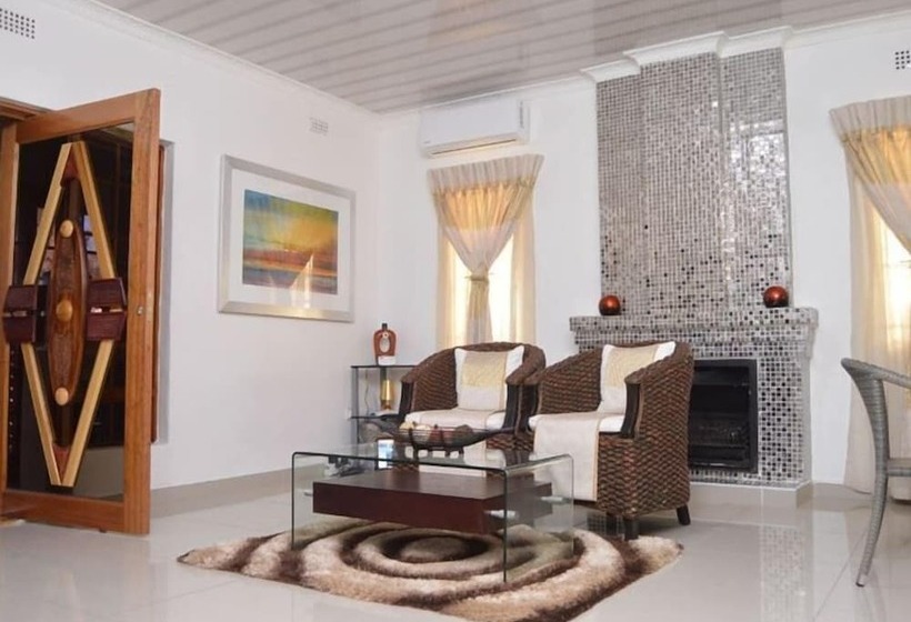 تختخواب و صبحانه Crown Guest Lodge