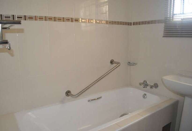 تختخواب و صبحانه Crown Guest Lodge