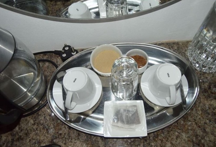 تختخواب و صبحانه Crown Guest Lodge