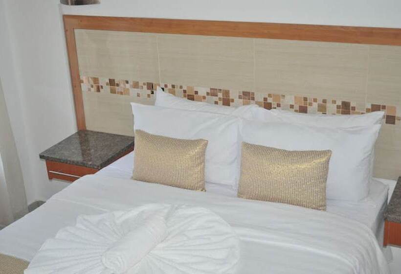 تختخواب و صبحانه Crown Guest Lodge