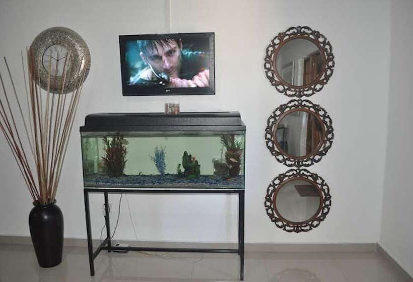 تختخواب و صبحانه Crown Guest Lodge