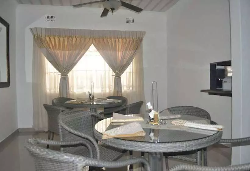 تختخواب و صبحانه Crown Guest Lodge