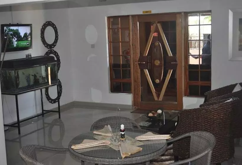 تختخواب و صبحانه Crown Guest Lodge