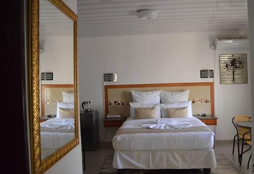 تختخواب و صبحانه Crown Guest Lodge