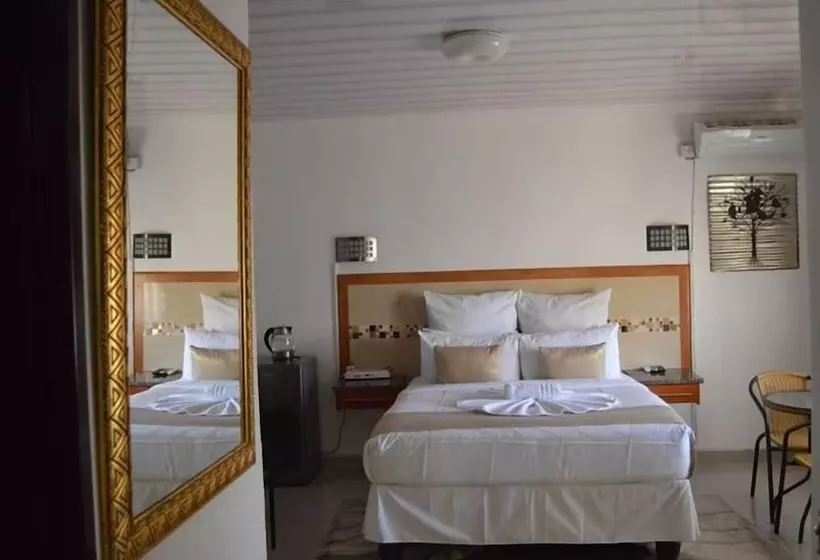 تختخواب و صبحانه Crown Guest Lodge
