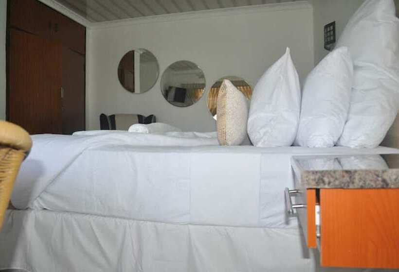 تختخواب و صبحانه Crown Guest Lodge