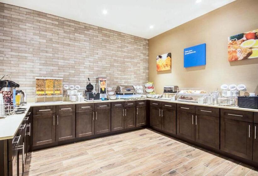 فندق Comfort Inn & Suites Merritt