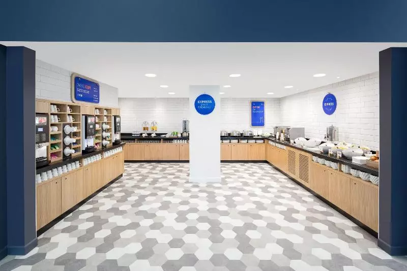 هتل Holiday Inn Express   Birmingham   City Centre, An Ihg