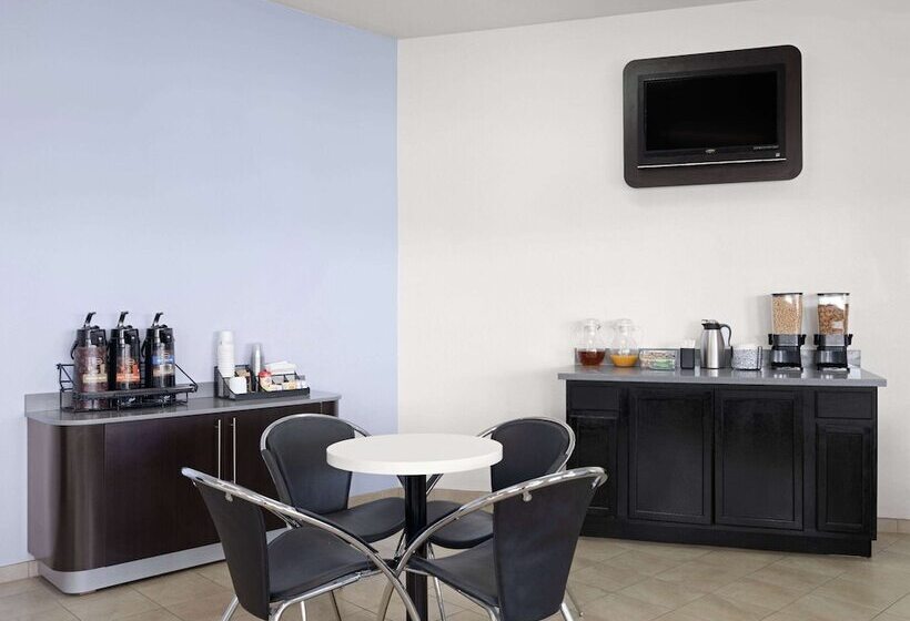 モーテル Super 8 By Wyndham Dunnigan