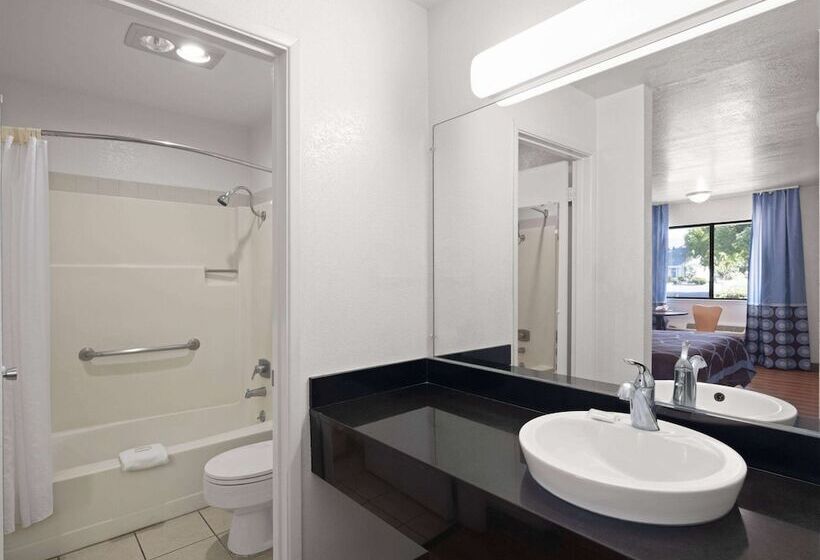 モーテル Super 8 By Wyndham Dunnigan