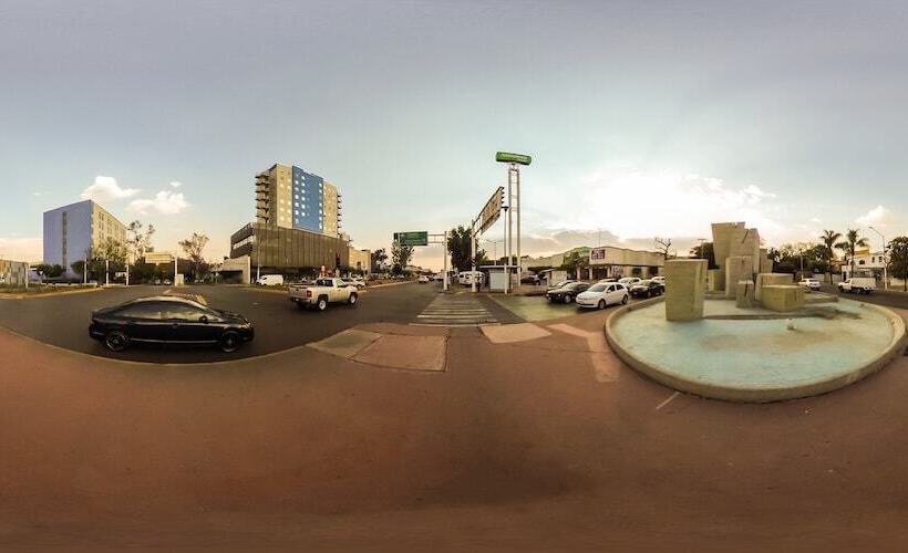 فندق One Guadalajara Expo