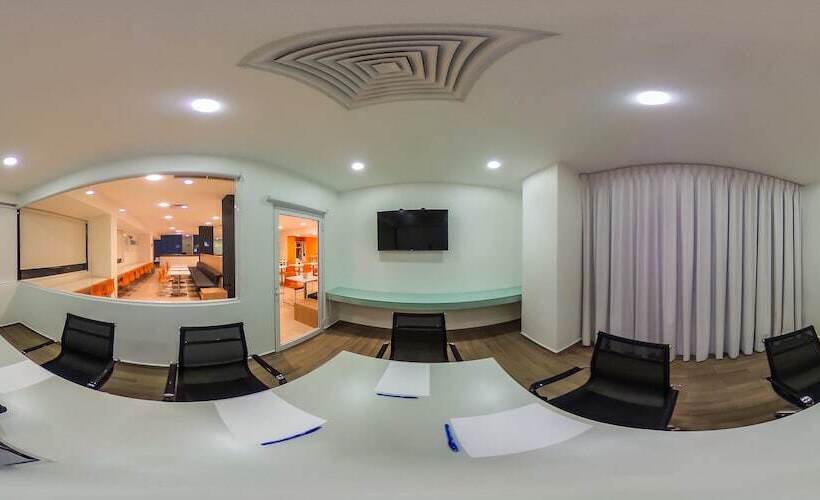 فندق One Guadalajara Expo