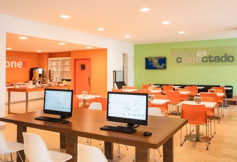 فندق One Guadalajara Expo