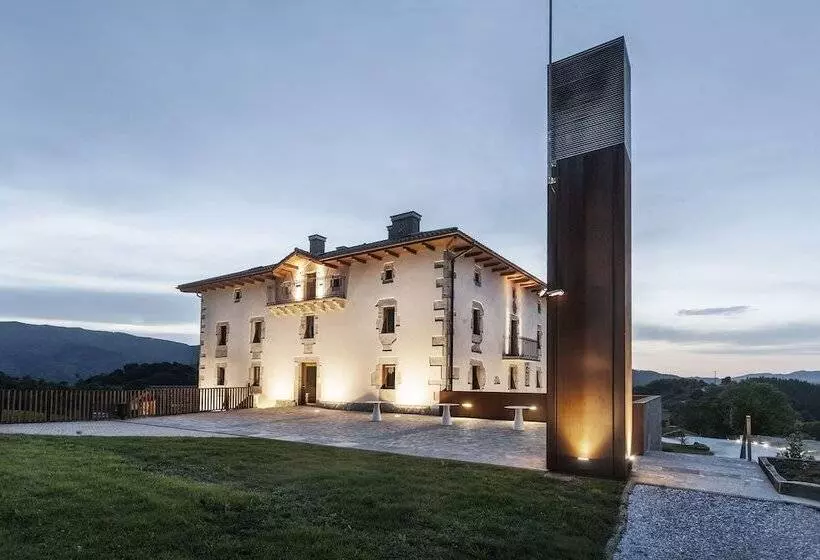 هتل Palacio De Yrisarri By Irrisarri Land