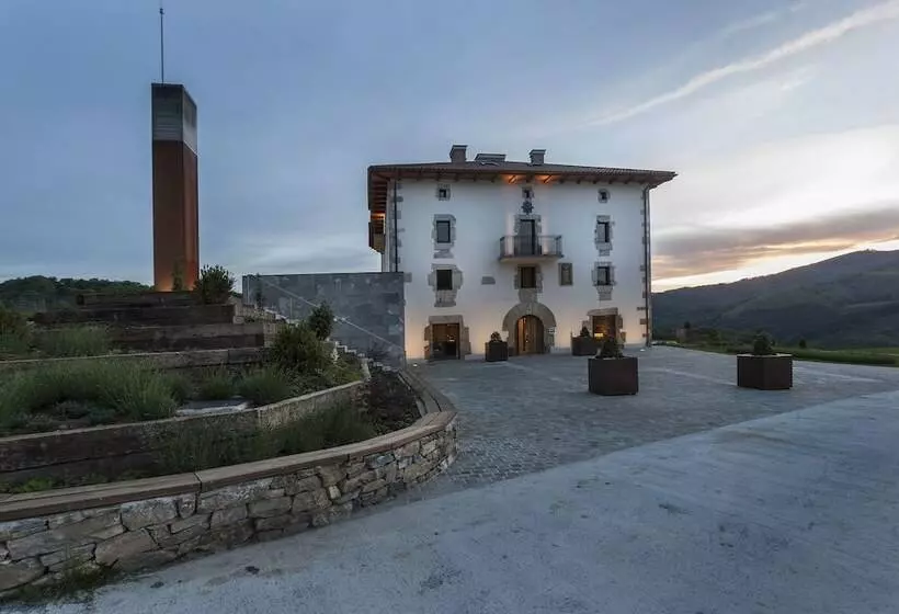 هتل Palacio De Yrisarri By Irrisarri Land