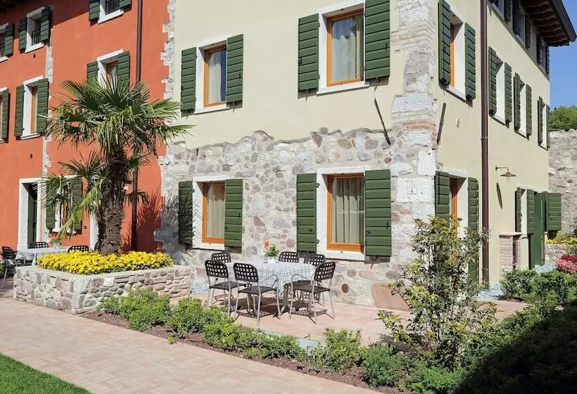 هتل Residence Borgo Mondragon