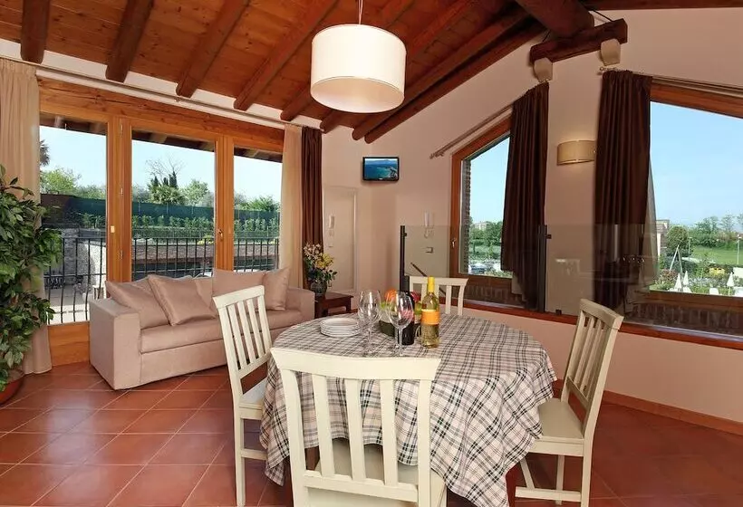 هتل Residence Borgo Mondragon