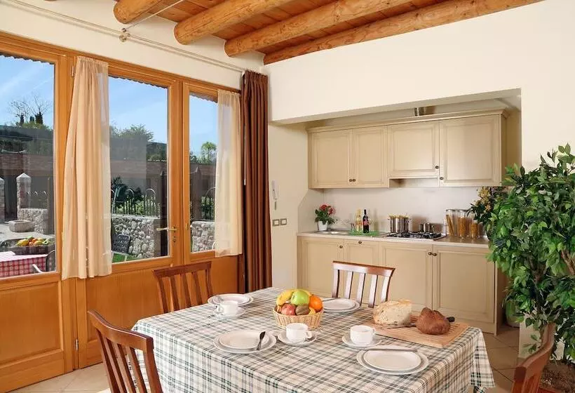 هتل Residence Borgo Mondragon