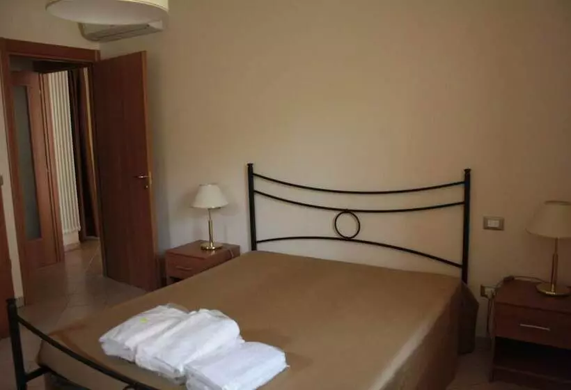 هتل Residence Borgo Mondragon