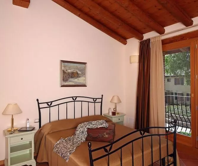 هتل Residence Borgo Mondragon
