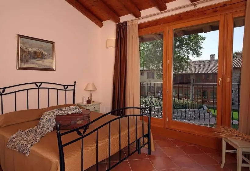 هتل Residence Borgo Mondragon