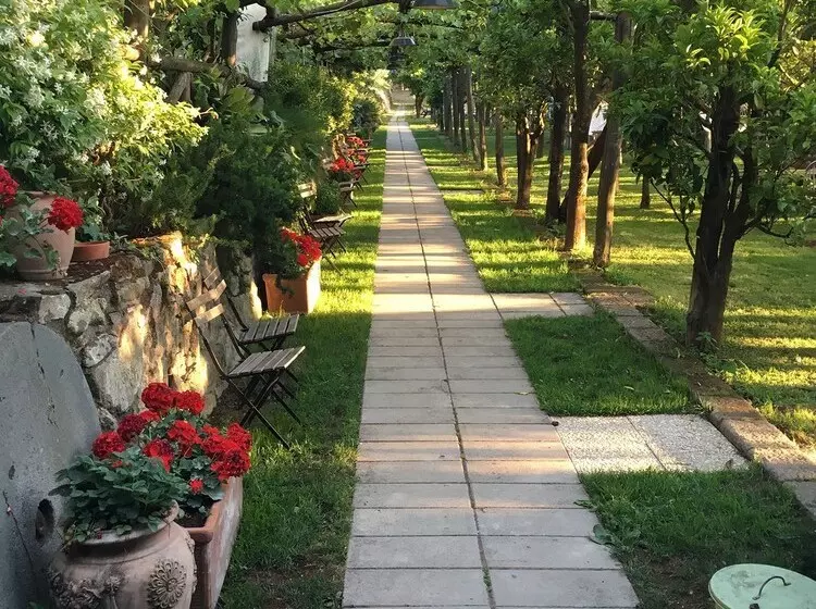 Hotelli Agriturismo Podere Don Peppe 1884