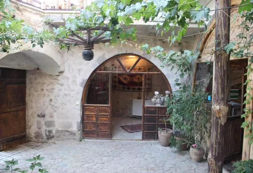 Hotel Aurora Cave