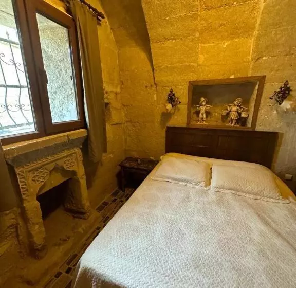 Hotel Aurora Cave