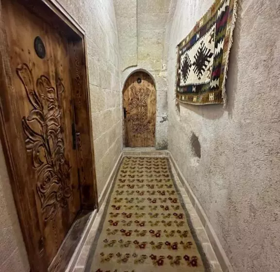 Hotel Aurora Cave
