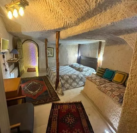 Hotel Aurora Cave