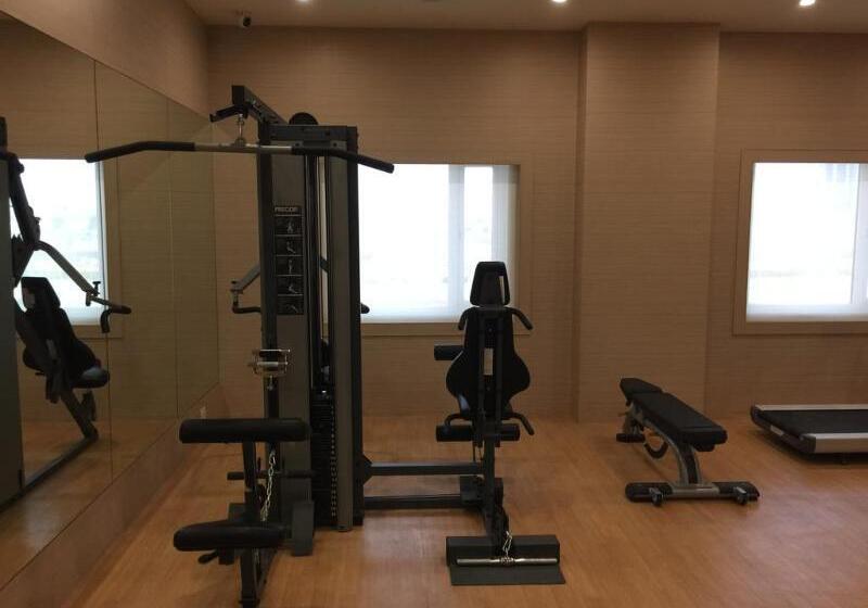 Red Fox By Lemon Tree Hotels, Sector 60, Gurugram