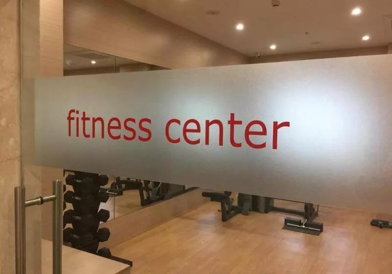 Red Fox By Lemon Tree Hotels, Sector 60, Gurugram