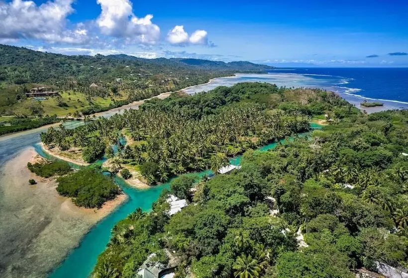 Hotelli Savasi Island Resort