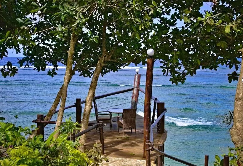 Hotelli Savasi Island Resort
