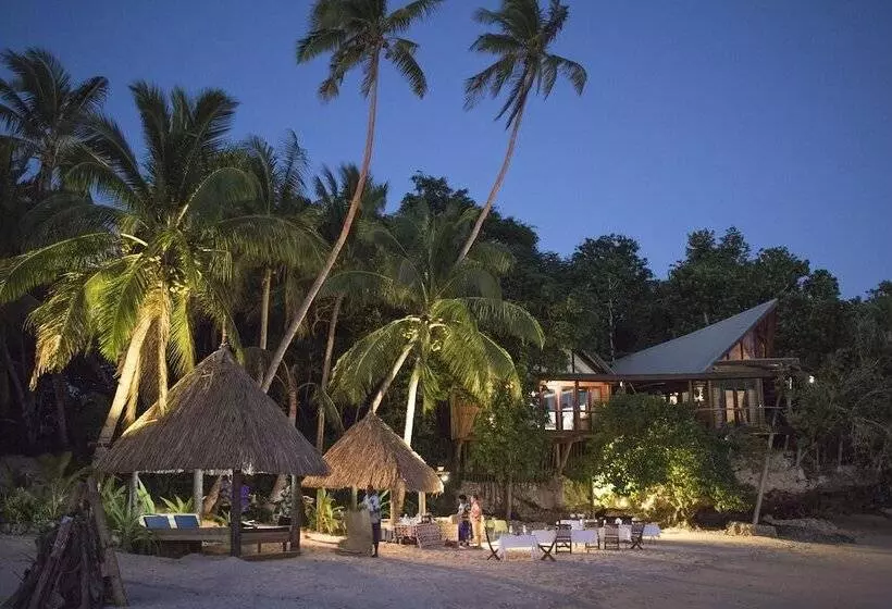 Hotelli Savasi Island Resort