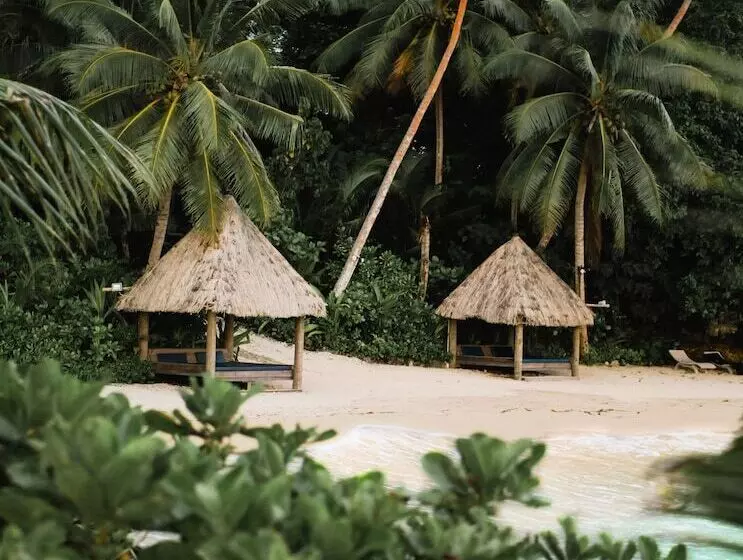 Hotelli Savasi Island Resort