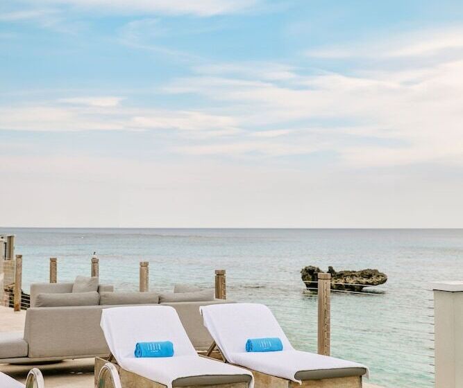 هتل The Loren At Pink Beach